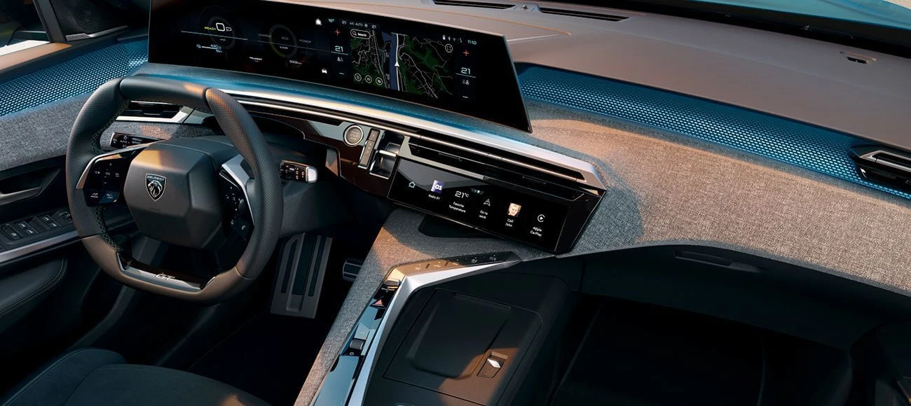 Be seamlessly in sync with the new-look PEUGEOT panoramic i-Cockpit